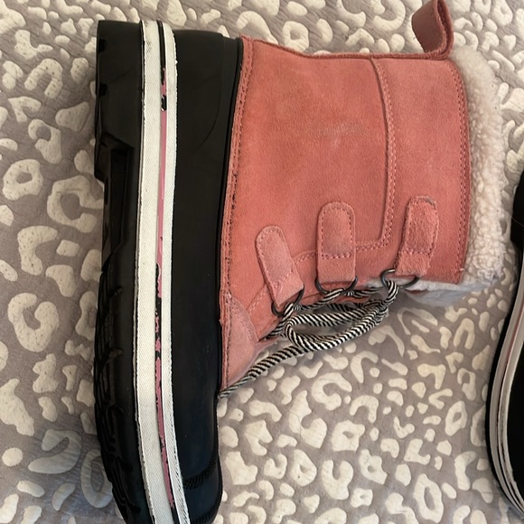 Kids Pink and Black Winter Boots - Picture 4 of 7